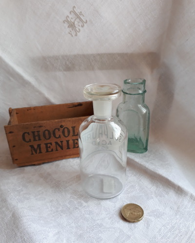 古い薬ビン　メディシンボトル　*　アンティーク雑貨　ケミストボトル　薬瓶 薬品瓶