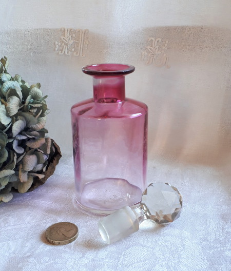 クランベリーガラス パフュームボトル　 イギリス アンティーク　香水瓶