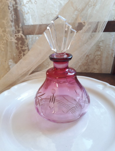 クランベリーガラス パフュームボトル * イギリス アンティーク ガラス　香水瓶