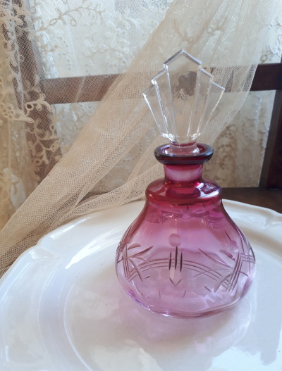 クランベリーガラス パフュームボトル * イギリス アンティーク ガラス　香水瓶