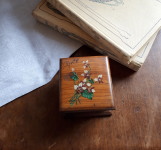 モシュリンヌ ニース スミレ柄 小さな切手入れ ボックス 　*　フランス　アンティーク オリーブ材ボックス 木箱
